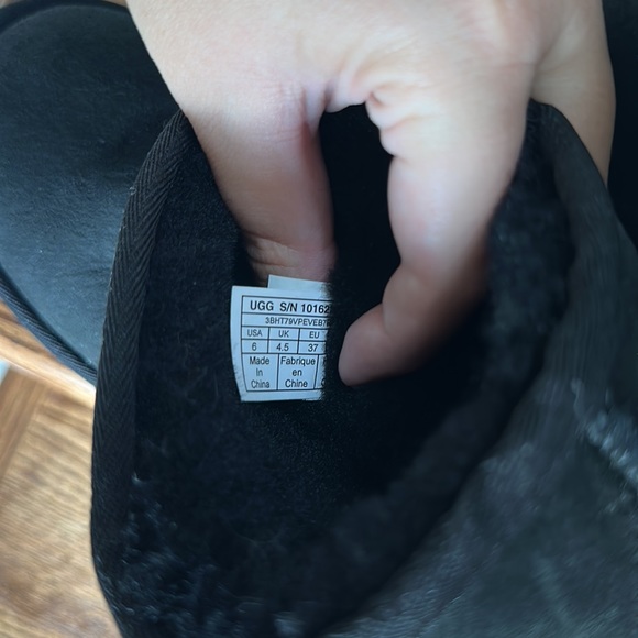 Ugg classic boots - Picture 3 of 4